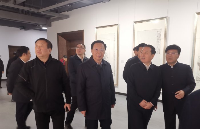 董事長(zhǎng)應(yīng)邀出席“與時(shí)代同行——孔維克水墨人物畫(huà)展”